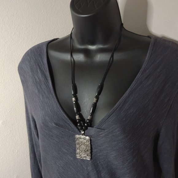 Rectangular Silver Tone Pendant Necklace With Black Beads 25 Inches Long - Picture 10 of 10
